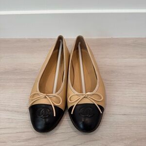 Chanel Women's Tan and Black Ballet Flats
